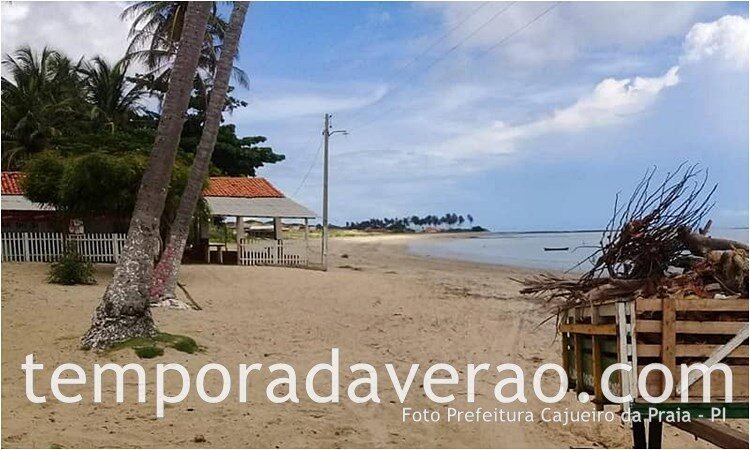 Praia de Barra Grande em Cajueiro da Praia - PI - temporadaverao.com