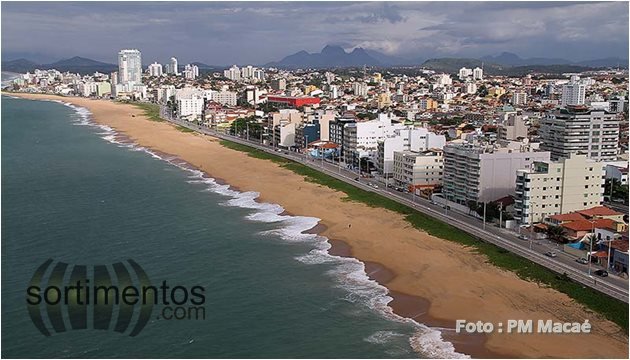 Praia dos Cavaleiros em Macaé no Rio de Janeiro - reveillonnobrasil.com