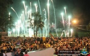 Praia de Tijucas Réveillon 2026 em Santa Catarina : queima de fogos na virada de ano