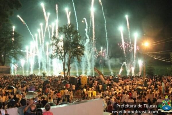 Praia de Tijucas Réveillon 2026 em Santa Catarina : queima de fogos na virada de ano