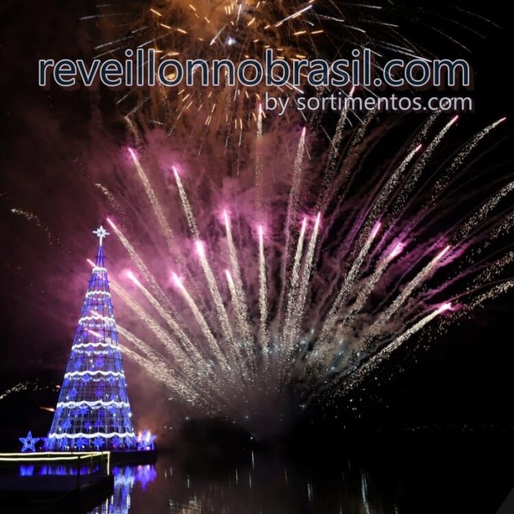 Maricá Árvore de Natal Flutuante na Lagoa de Araçatiba - Maricá Natal iluminado - reveillonnobrasil.com