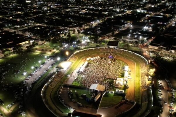 Sinop Réveillon 2026 no Mato Grosso : virada de ano com shows de Cléber & Cauan e artistas regionais - reveillonnobrasil.com
