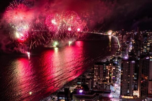 Itapema Réveillon 2026. Queima de Fogos Réveillon de Itapema - reveillonnobrasil.com